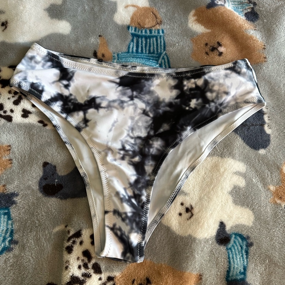 Women’s Shein black/white tie dye bikini bottoms size medium